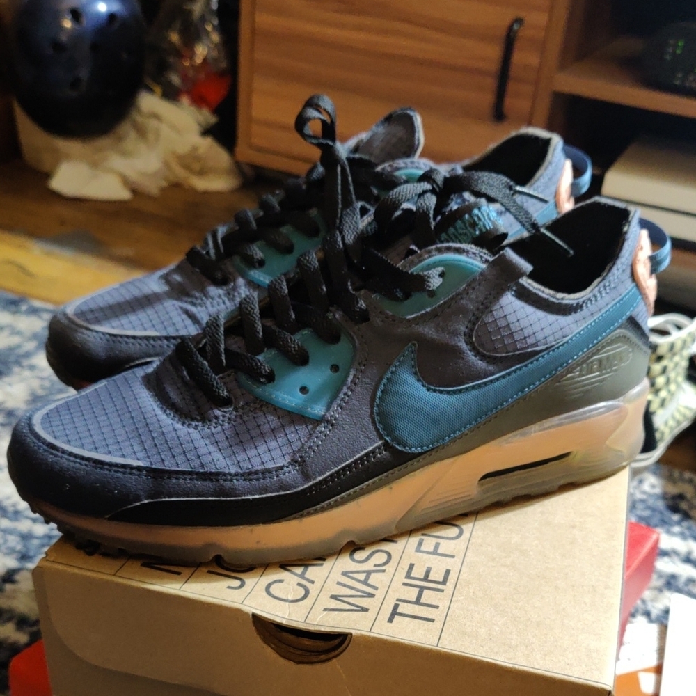 Nike Men's Black and Blue Sneakers